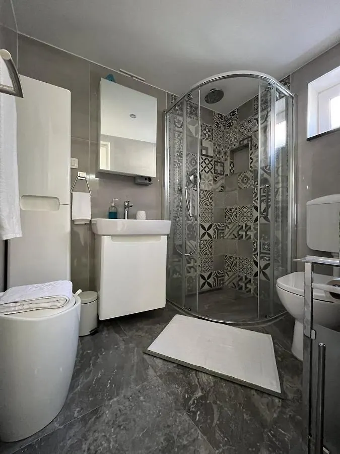 E & E Studio Deluxe Hotel Traù 0*,