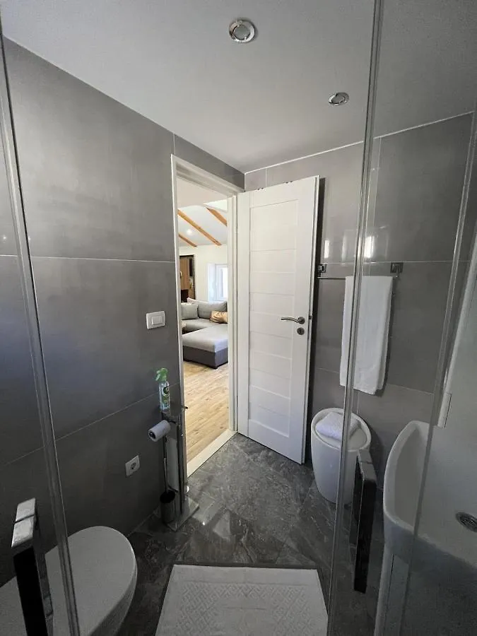 E & E Studio Deluxe Hotel Traù 0*,