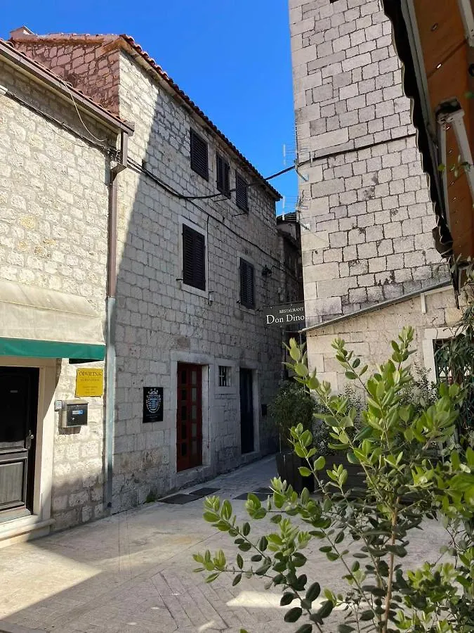 Pensionat E & E Studio Deluxe Hotell Trogir
